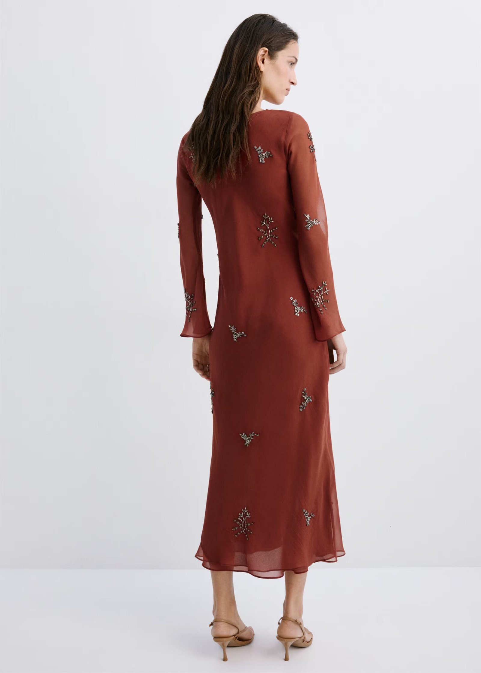 Embroidered crystal dress with flared sleeves - Image 3