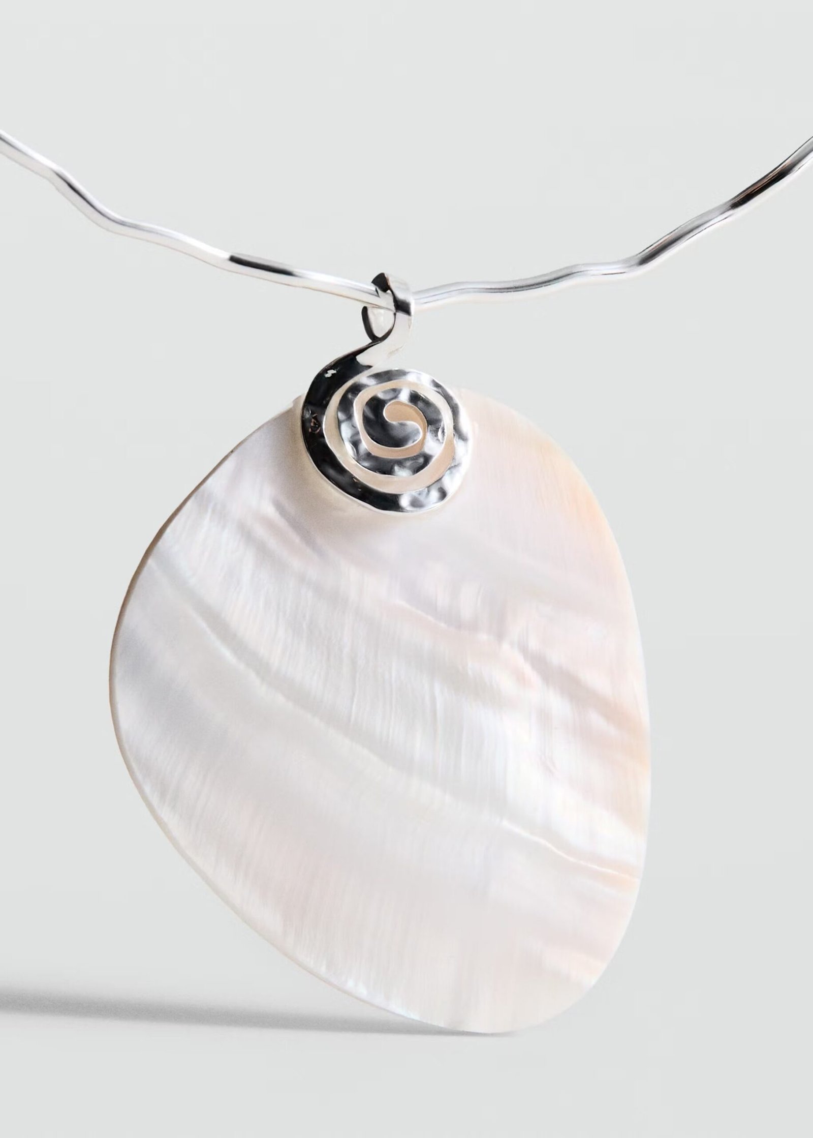 Rigid shell necklace - Image 4